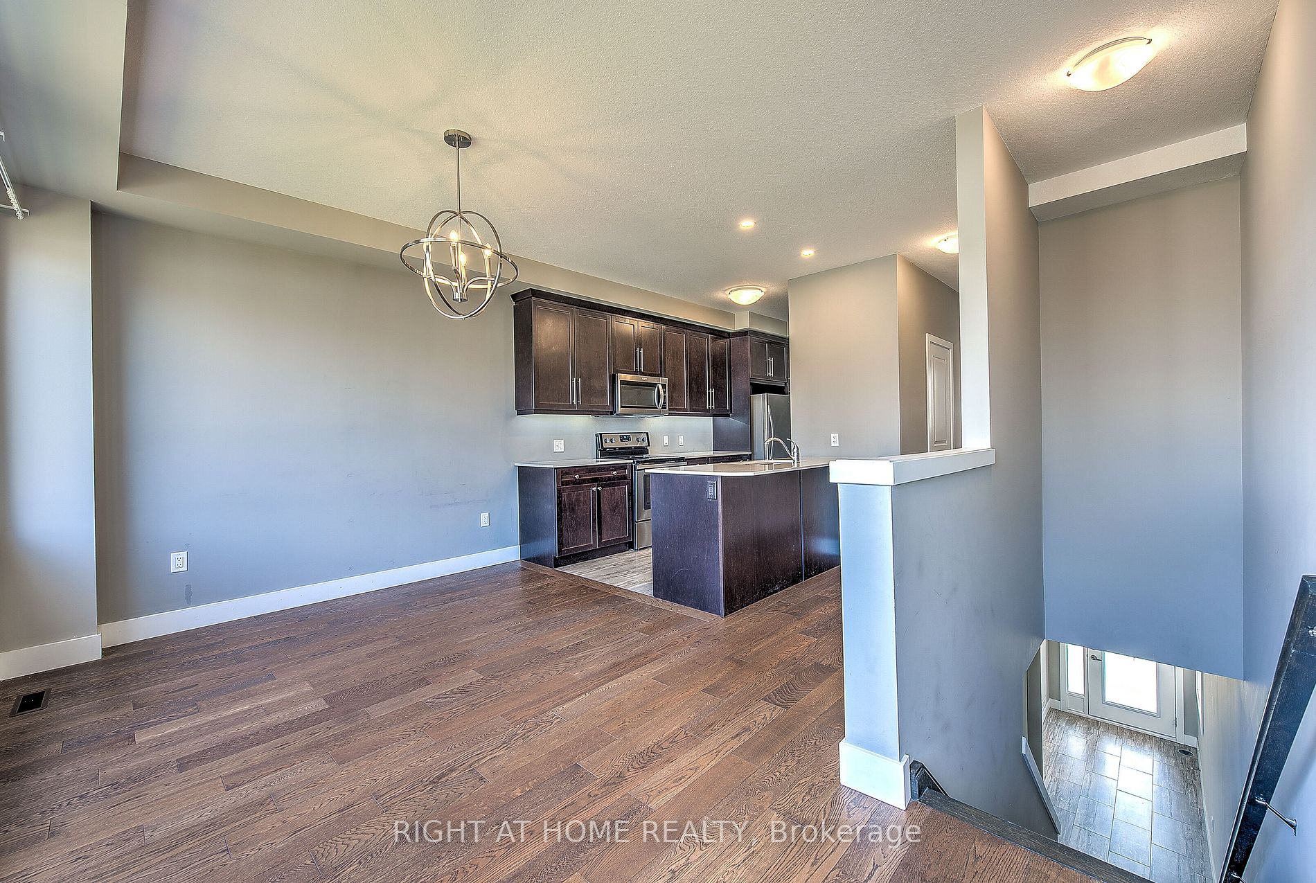 1960 Dalmagarry Rd E, #202