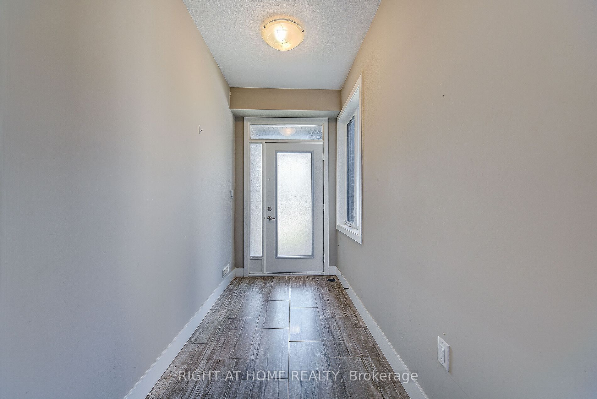 1960 Dalmagarry Rd E, #202