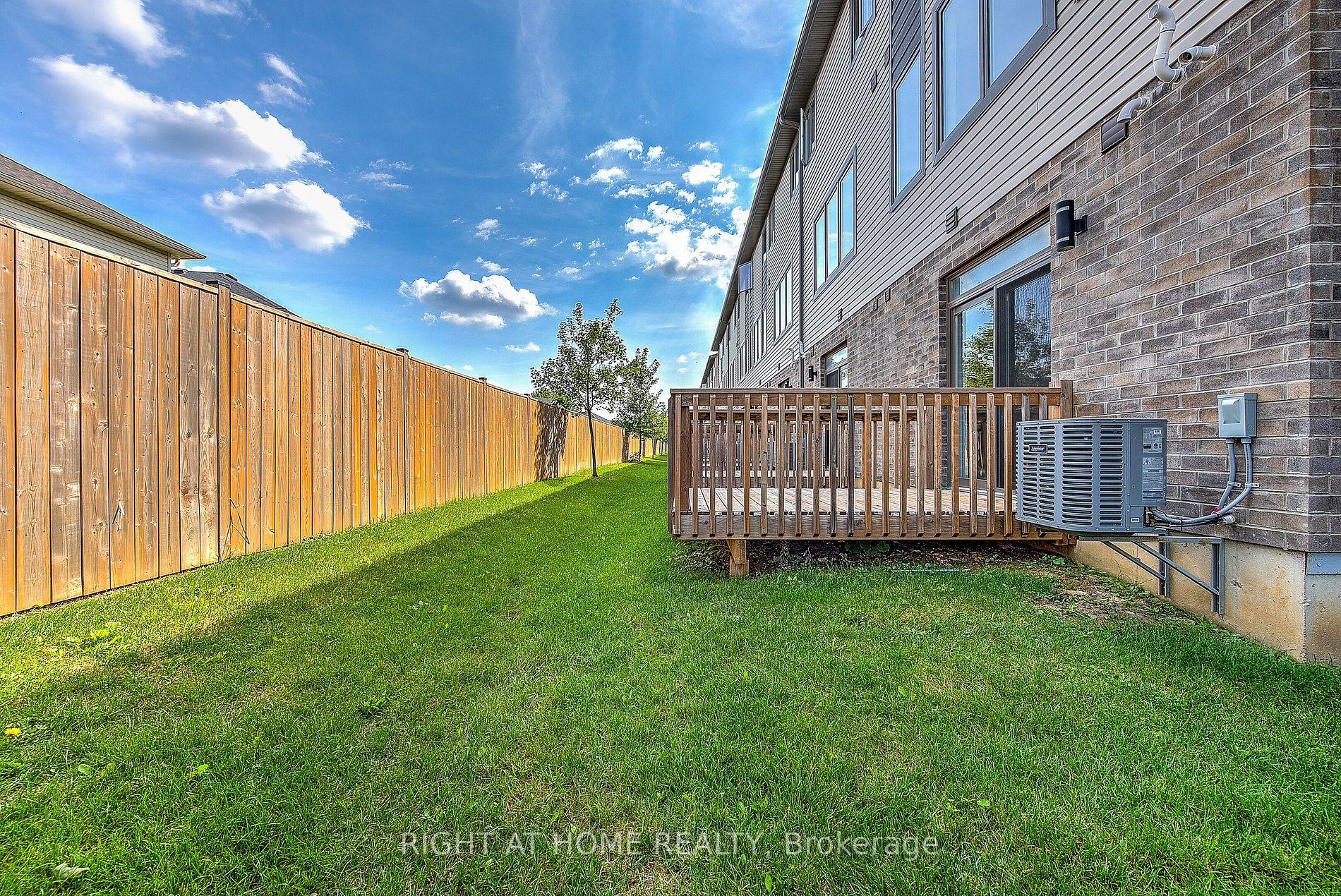 1960 Dalmagarry Rd E, #202