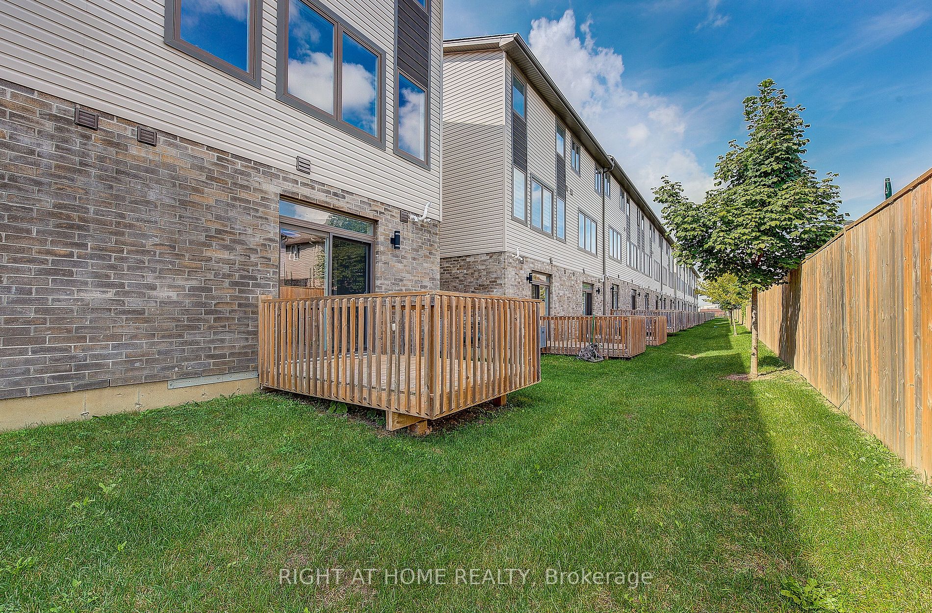1960 Dalmagarry Rd E, #202