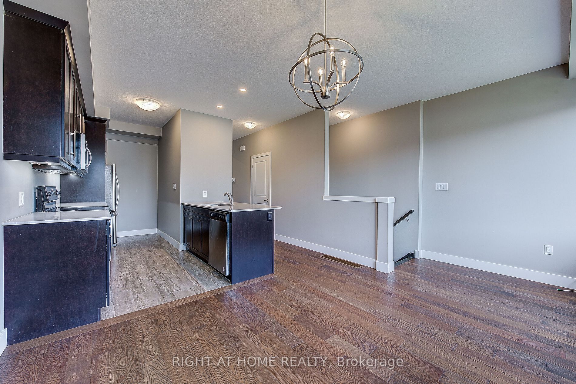 1960 Dalmagarry Rd E, #202