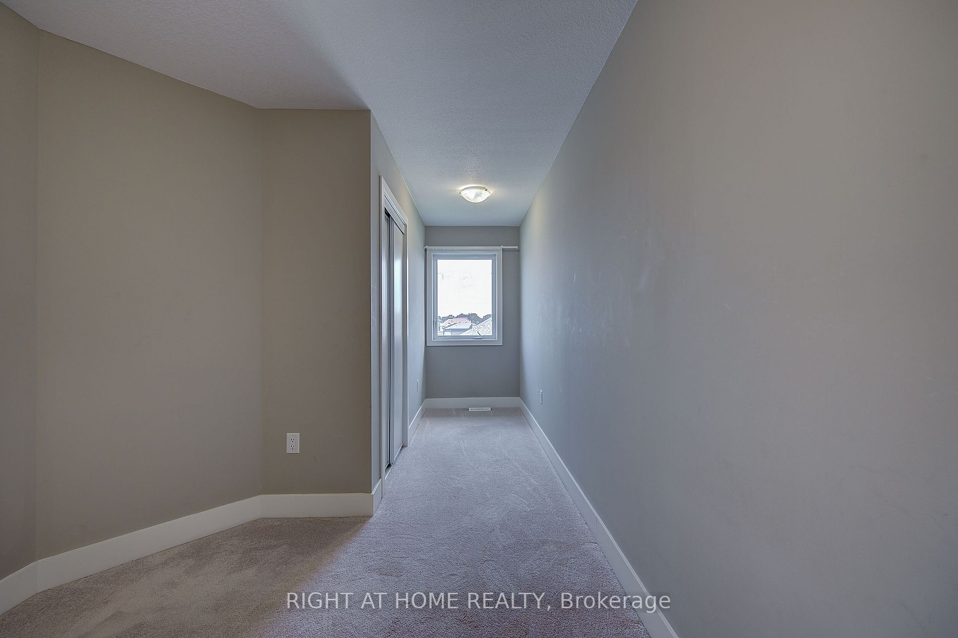 1960 Dalmagarry Rd E, #202