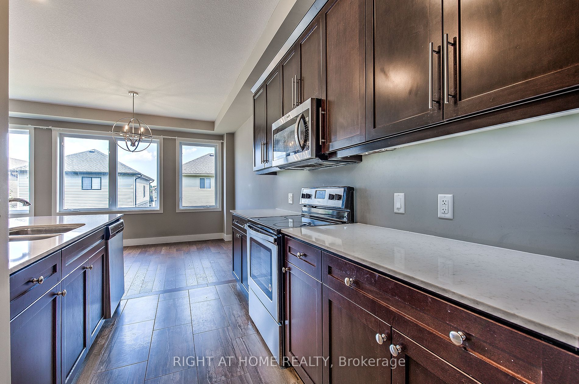1960 Dalmagarry Rd E, #202