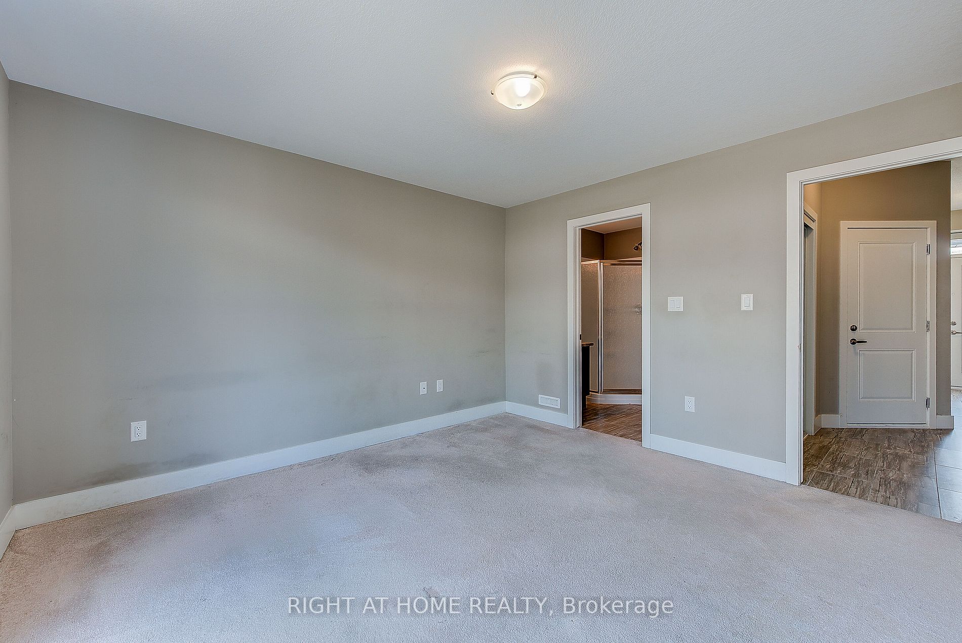 1960 Dalmagarry Rd E, #202