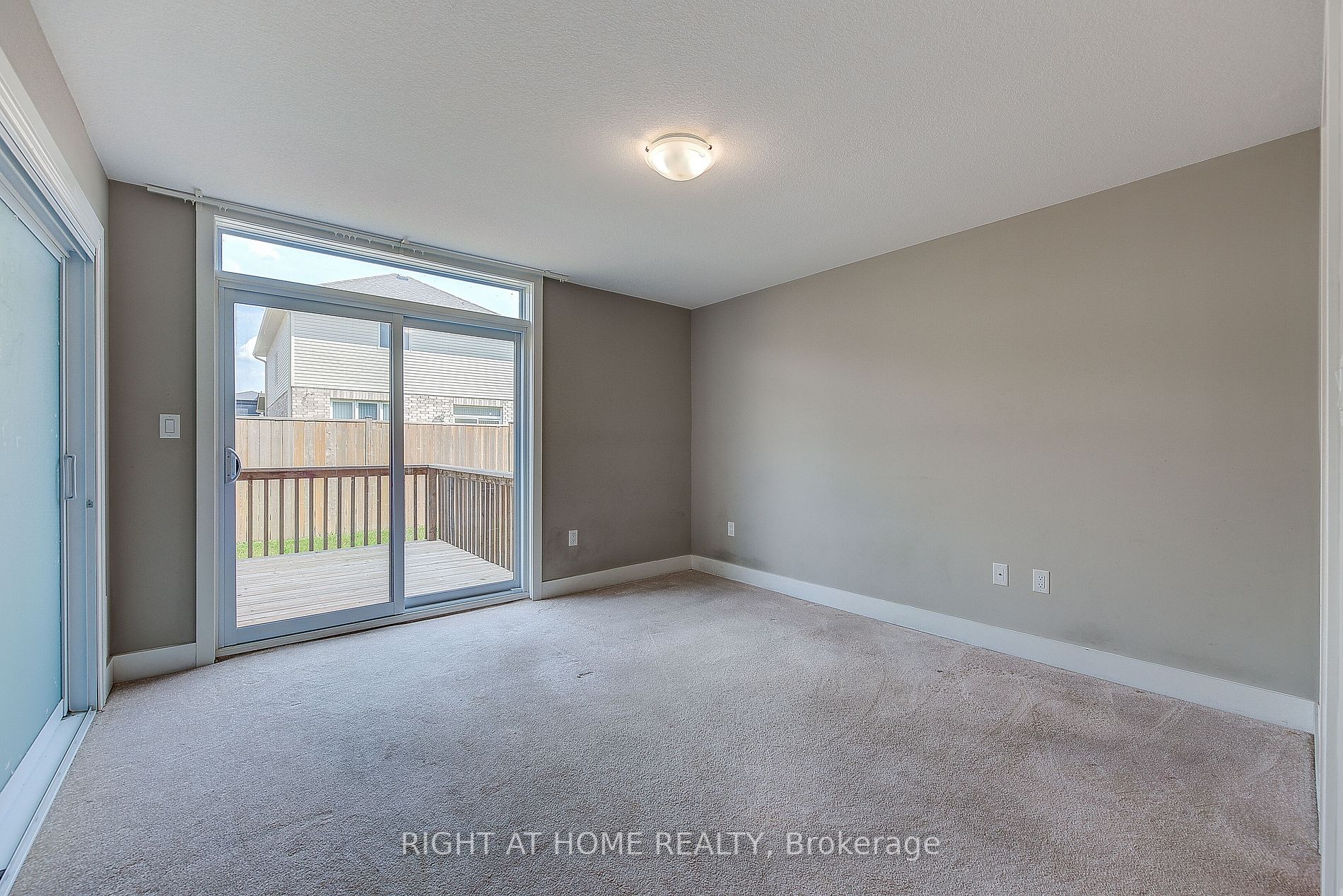 1960 Dalmagarry Rd E, #202