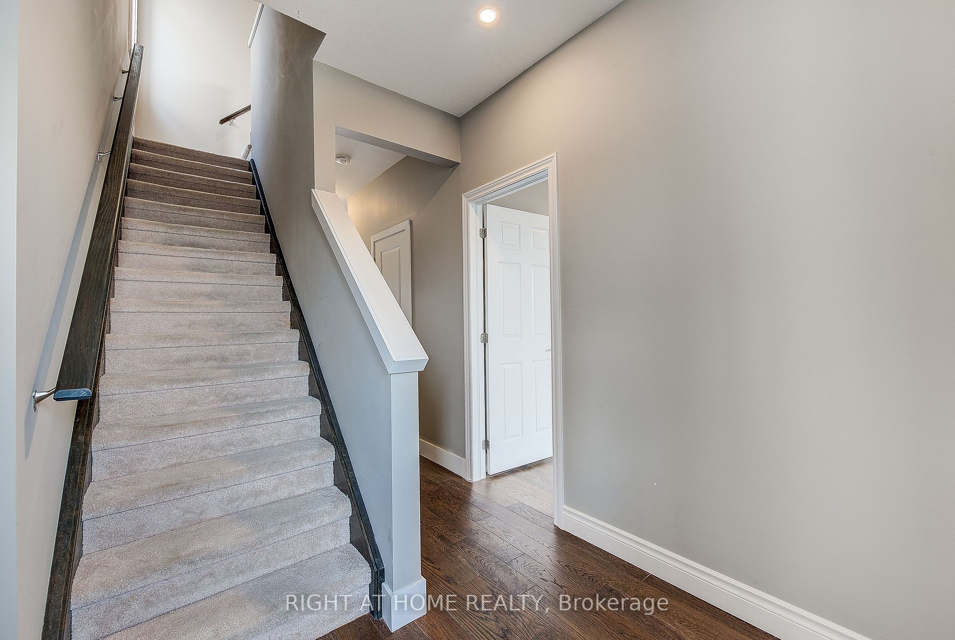 1960 Dalmagarry Rd E, #202