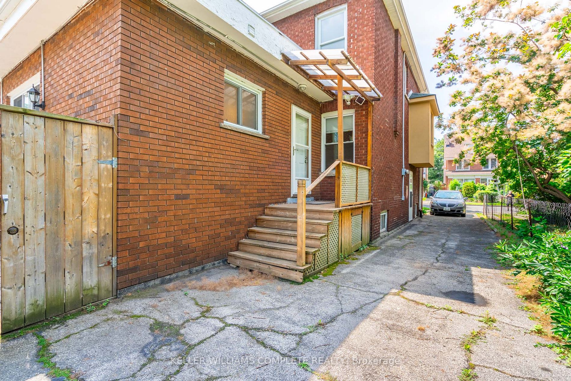 239 Sherman Ave S