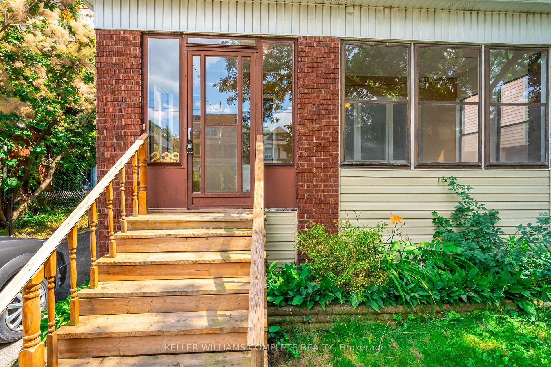 239 Sherman Ave S