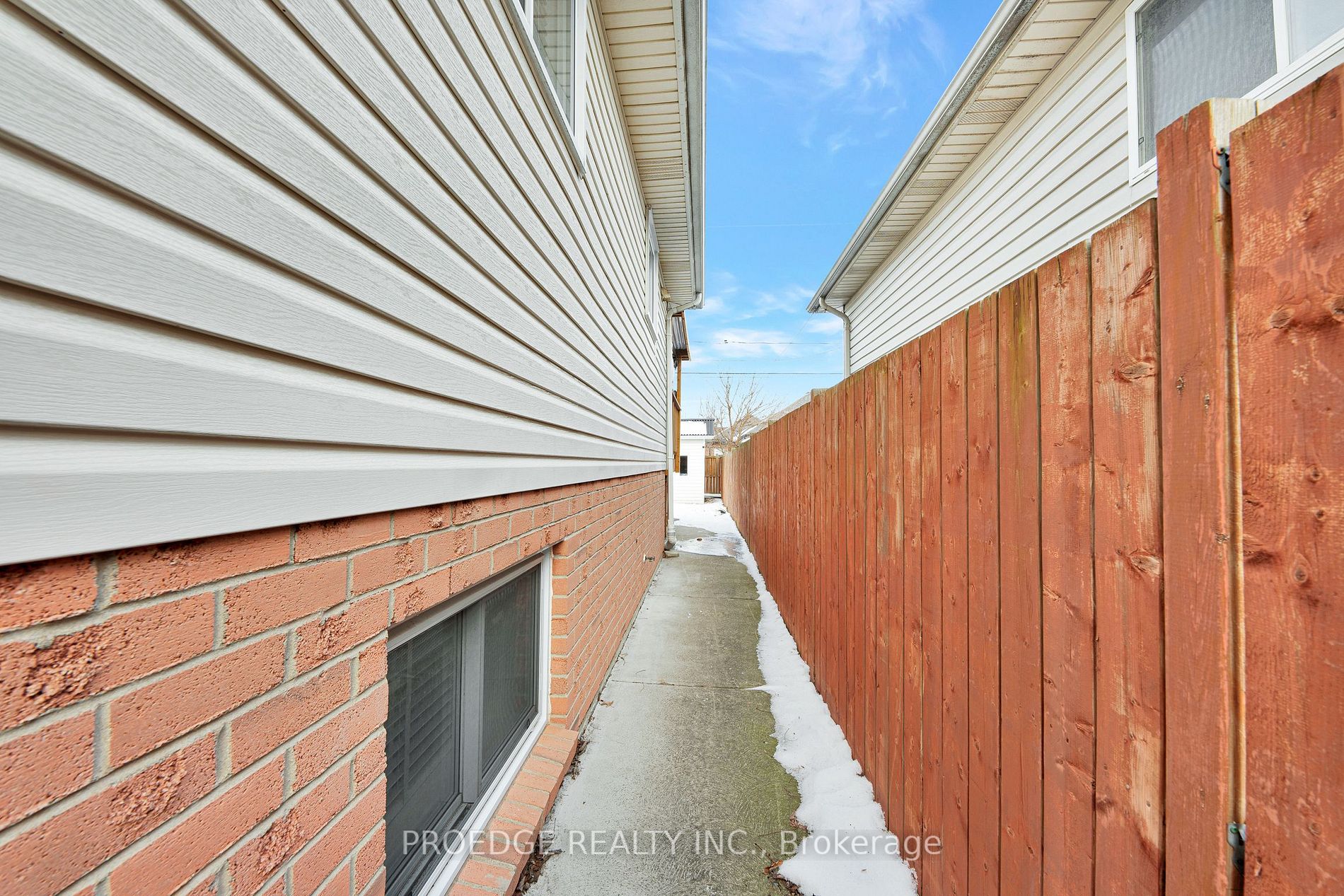 2222 Longfellow Ave