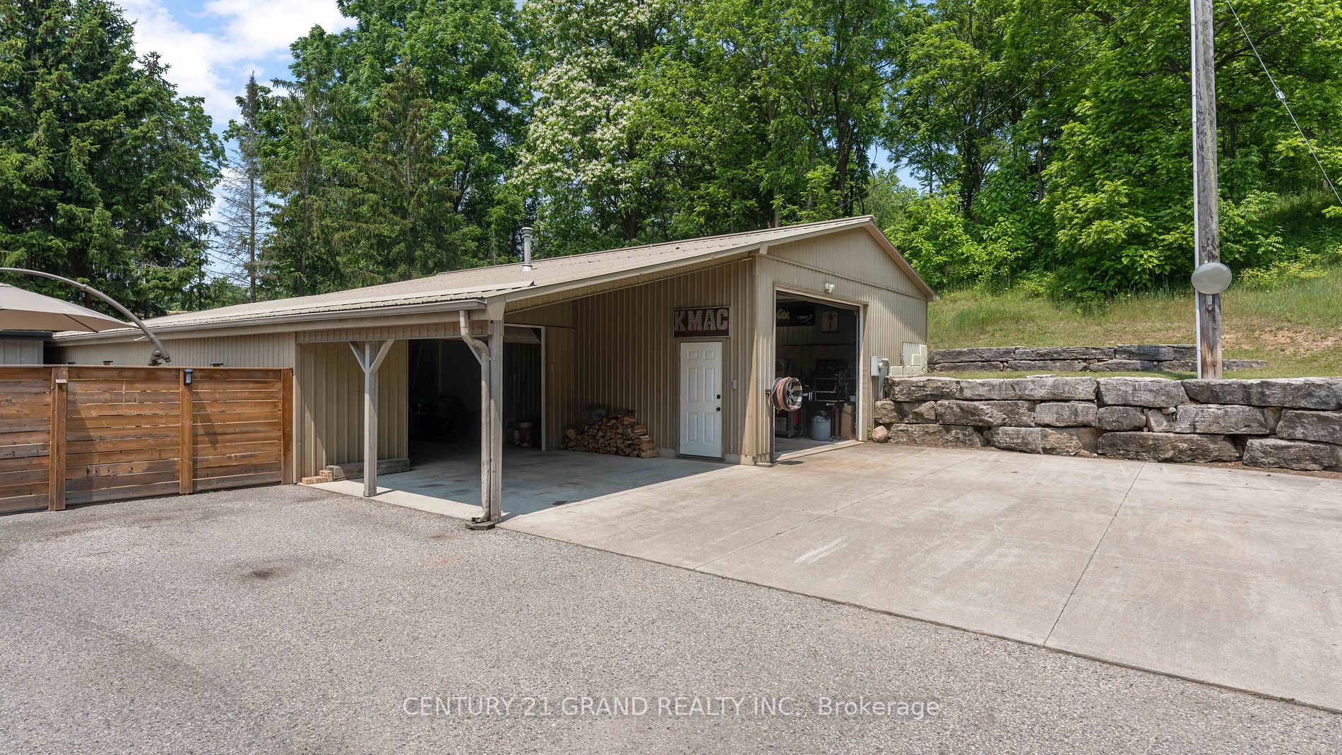 205 Oakhill Dr N