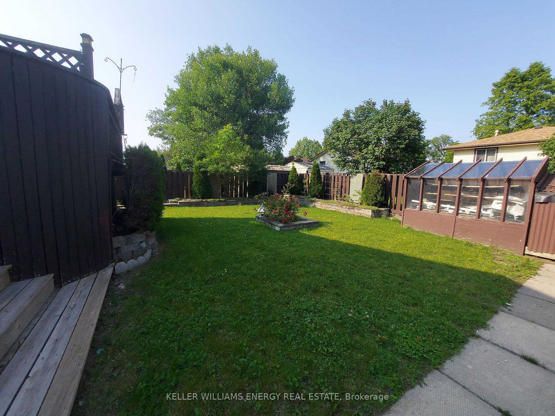 500 Barnes Cres