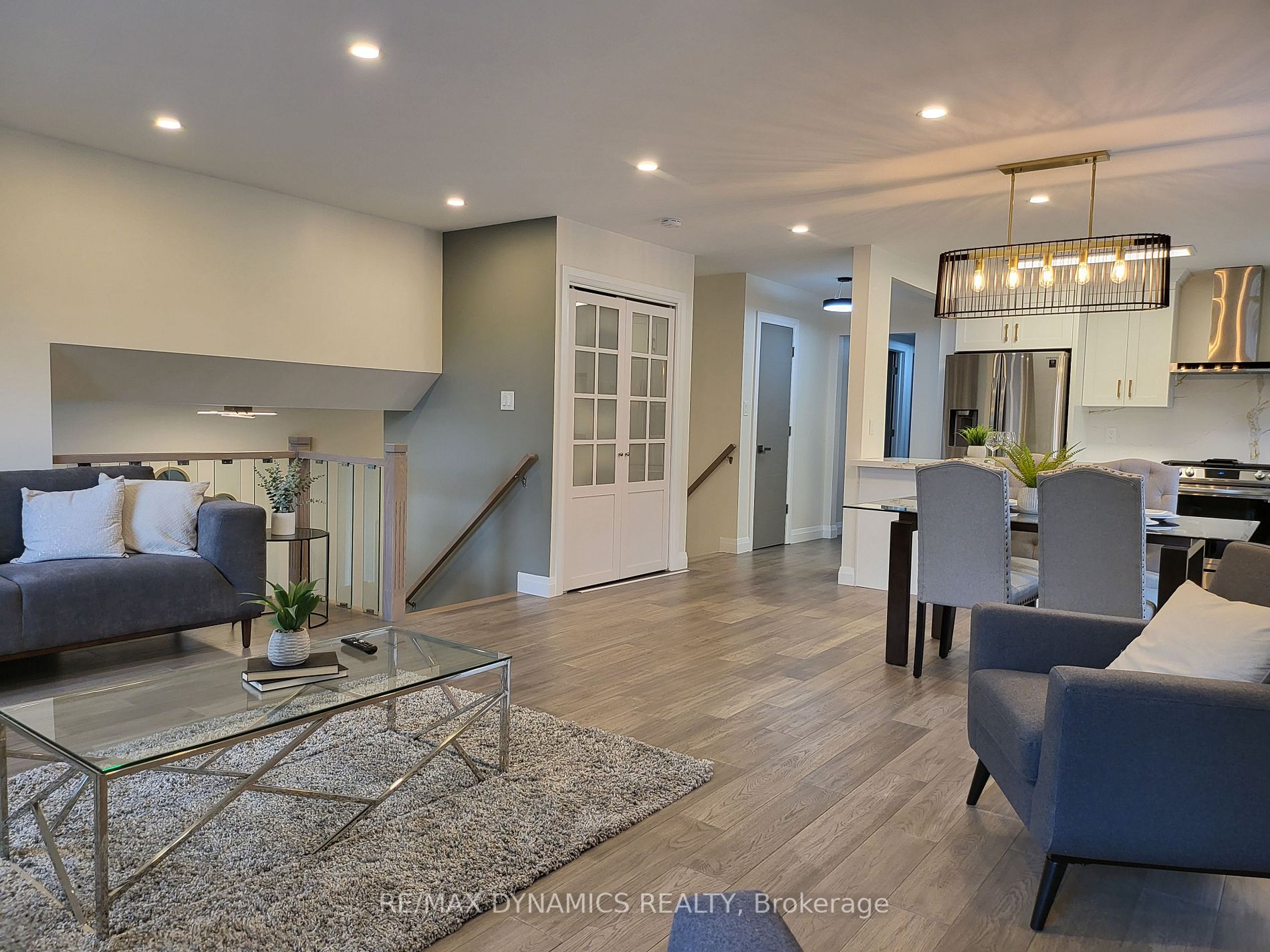 1 1/2 Corbett Ave