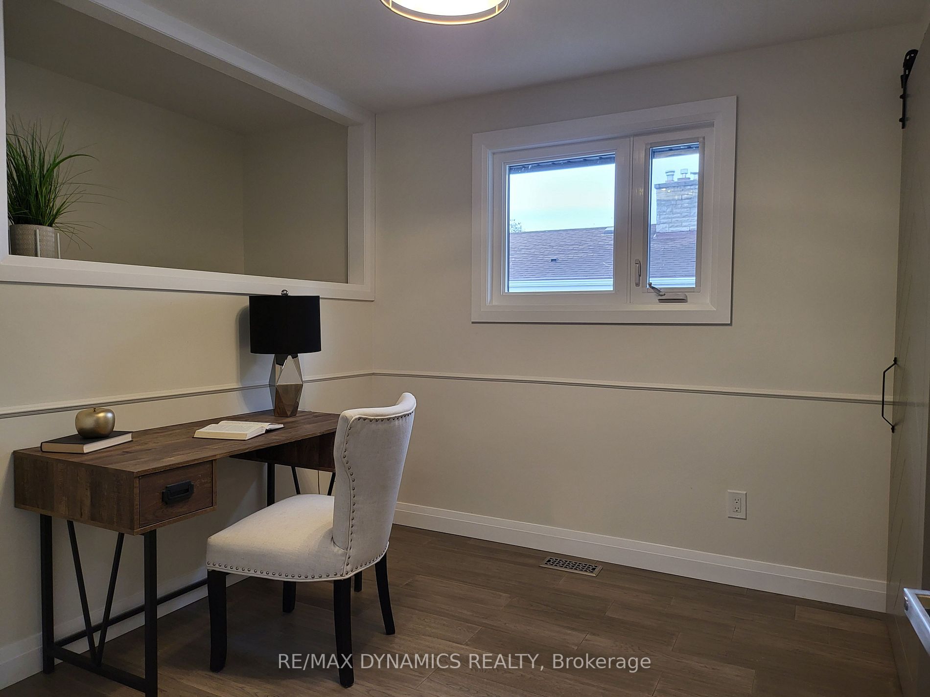 1 1/2 Corbett Ave