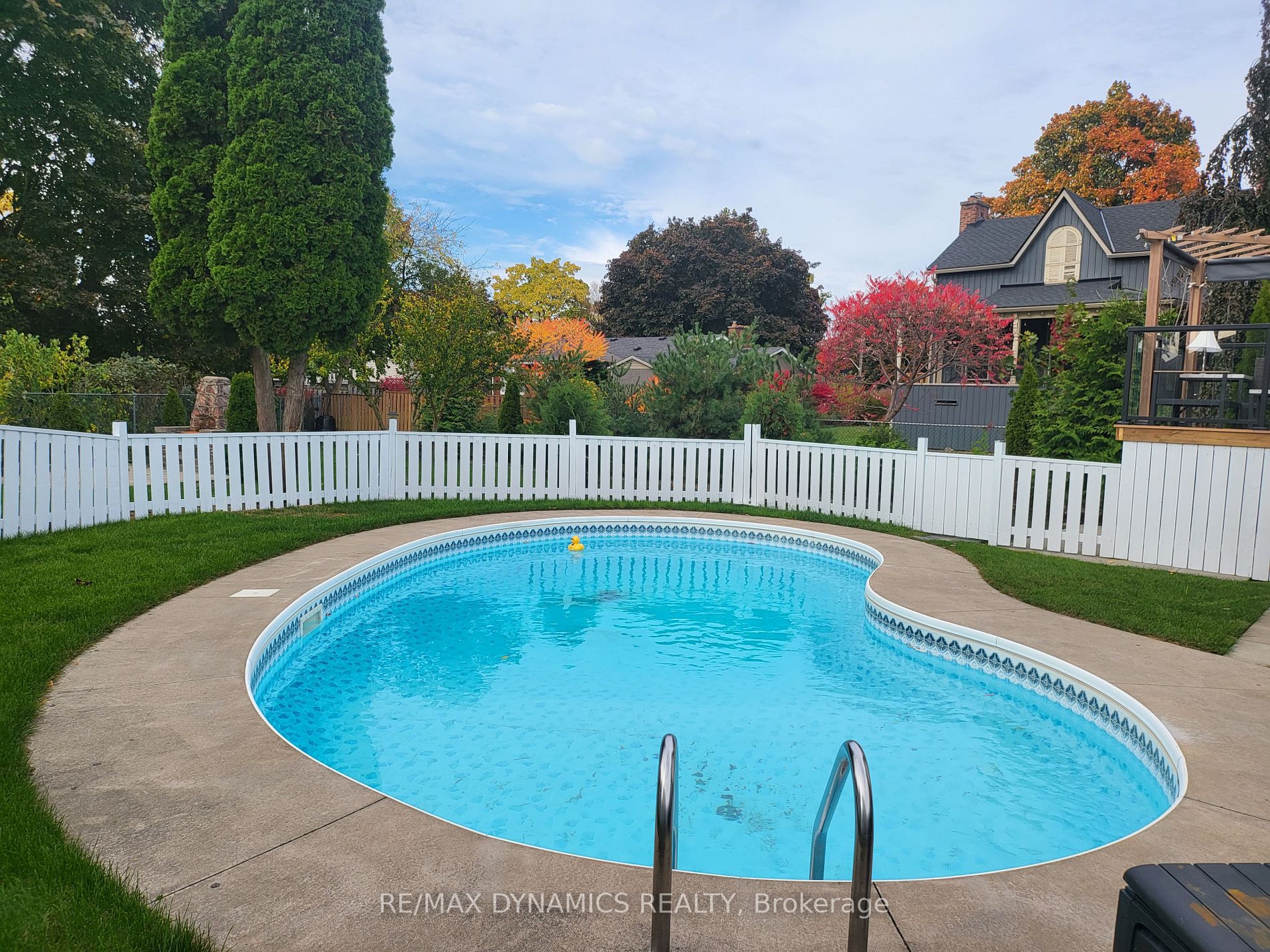1 1/2 Corbett Ave