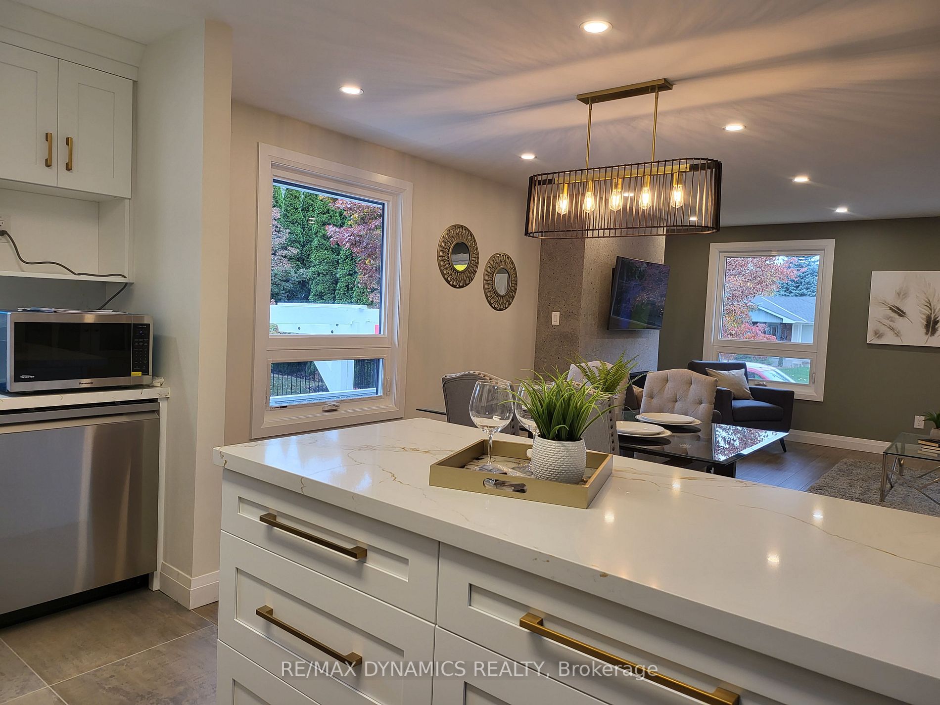 1 1/2 Corbett Ave