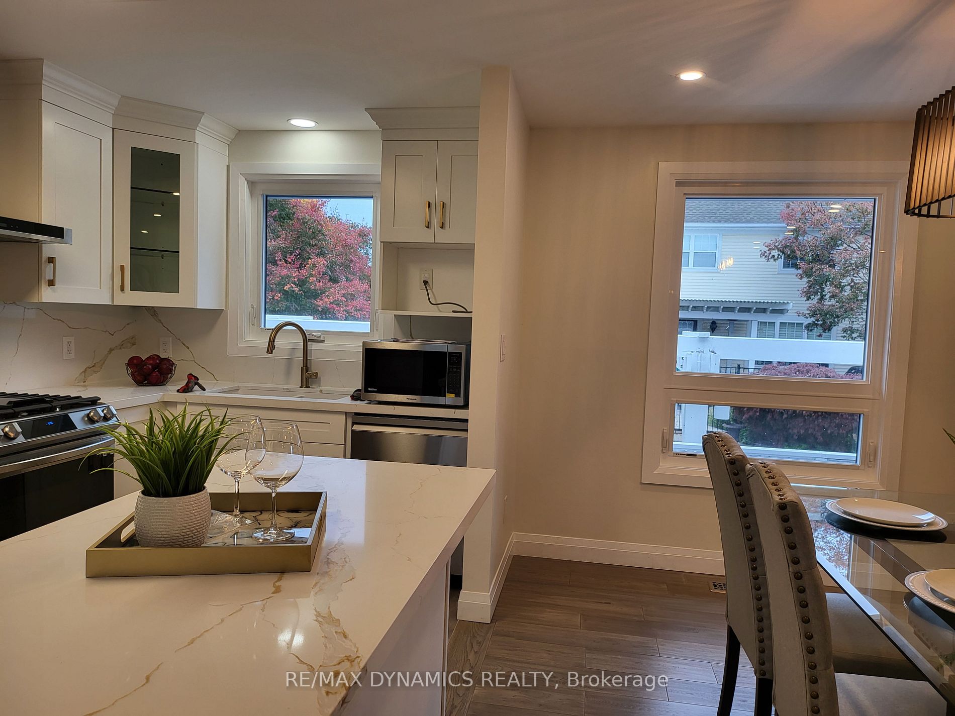 1 1/2 Corbett Ave