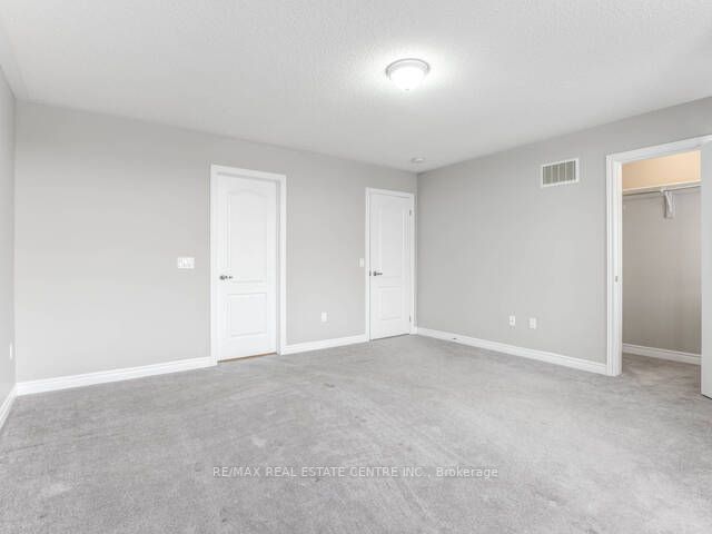863 Cook Cres
