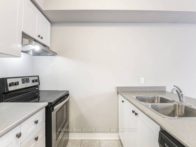 863 Cook Cres