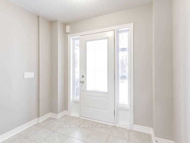 863 Cook Cres