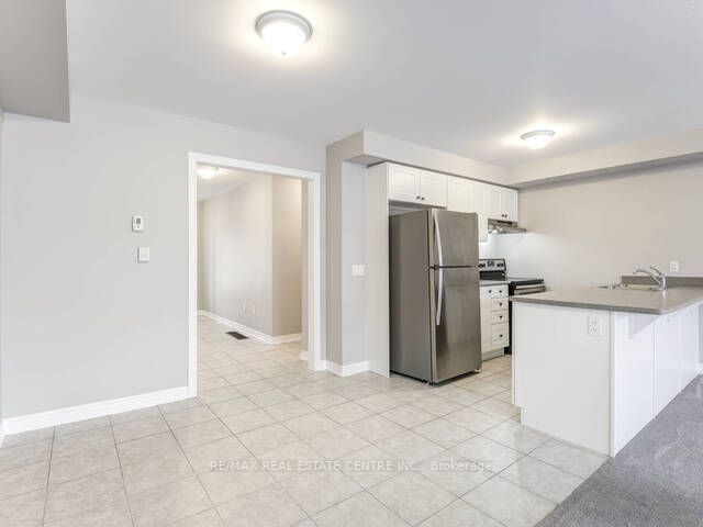 863 Cook Cres
