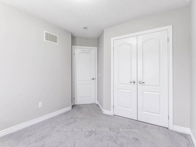 863 Cook Cres