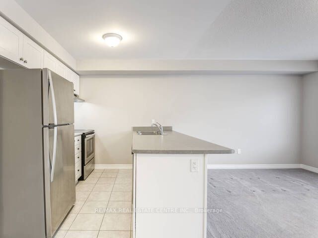 863 Cook Cres