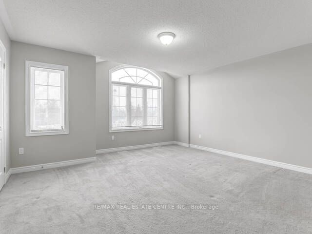 863 Cook Cres