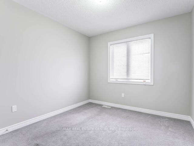863 Cook Cres