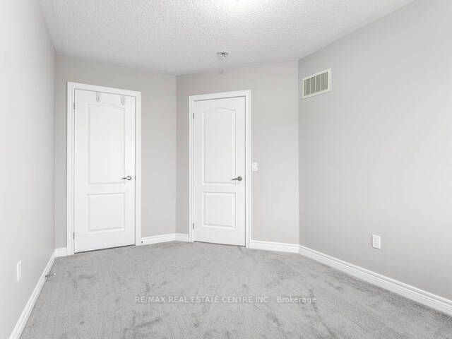 863 Cook Cres
