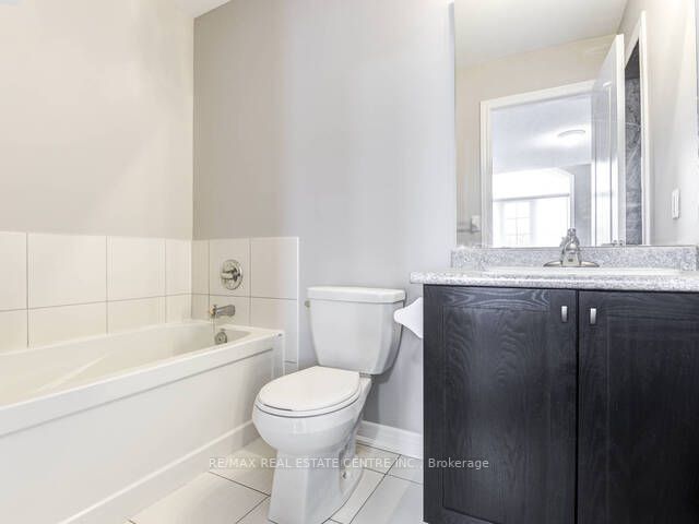 863 Cook Cres