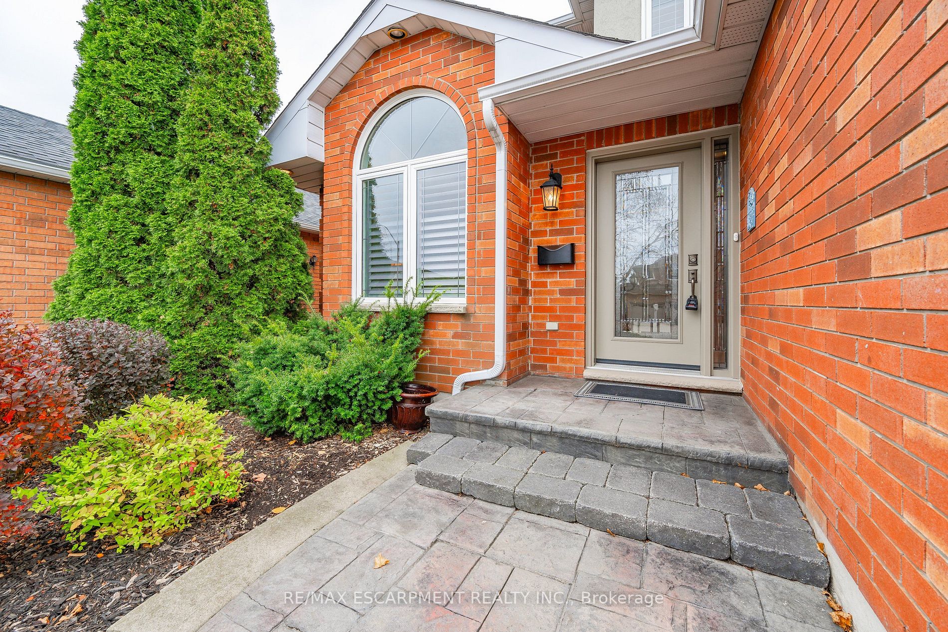 33 Embassy Dr