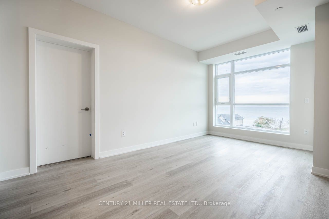 600 North Service Rd, #512