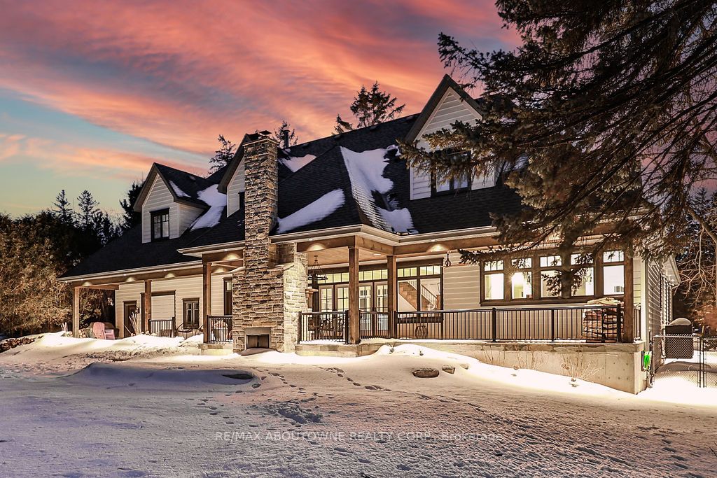 51 Central Dr