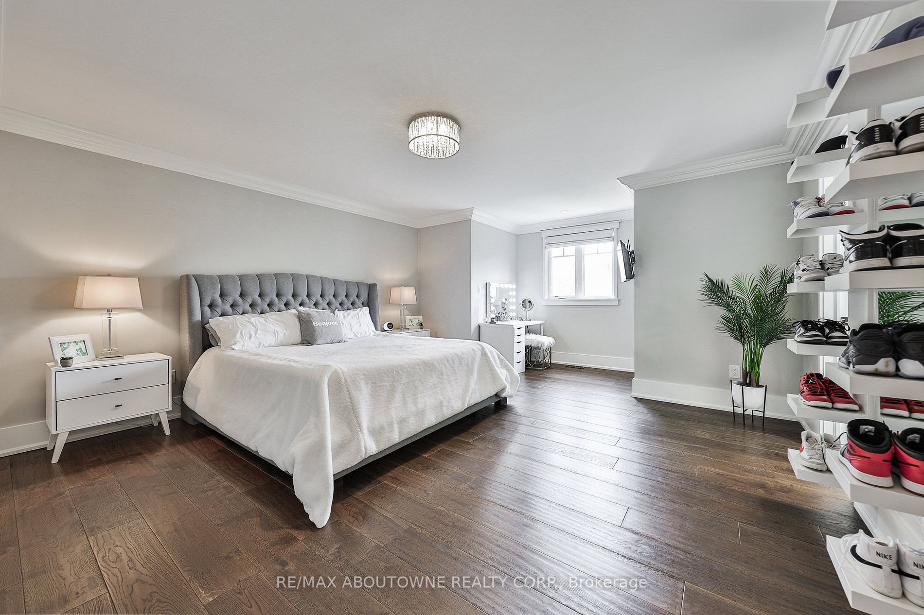 51 Central Dr