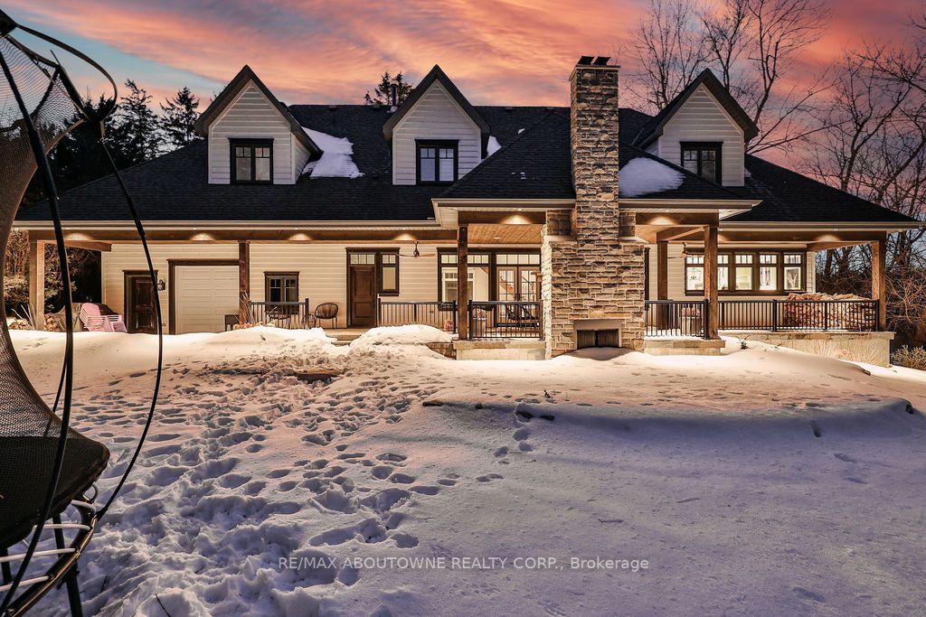 51 Central Dr