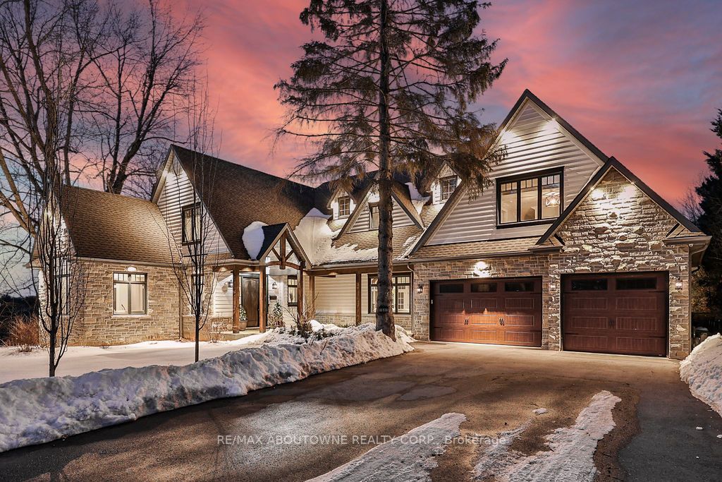 51 Central Dr