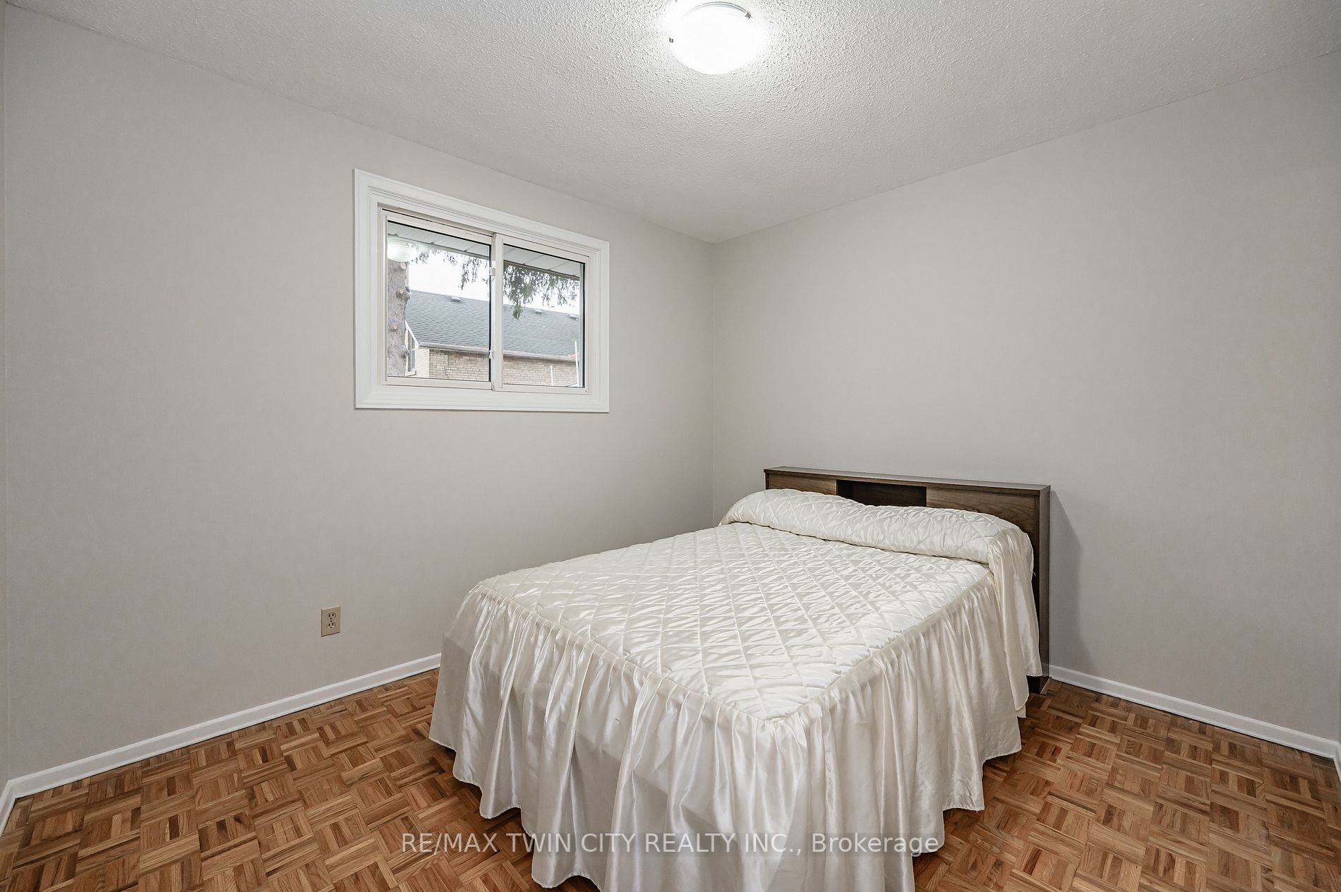 96 Waterloo St
