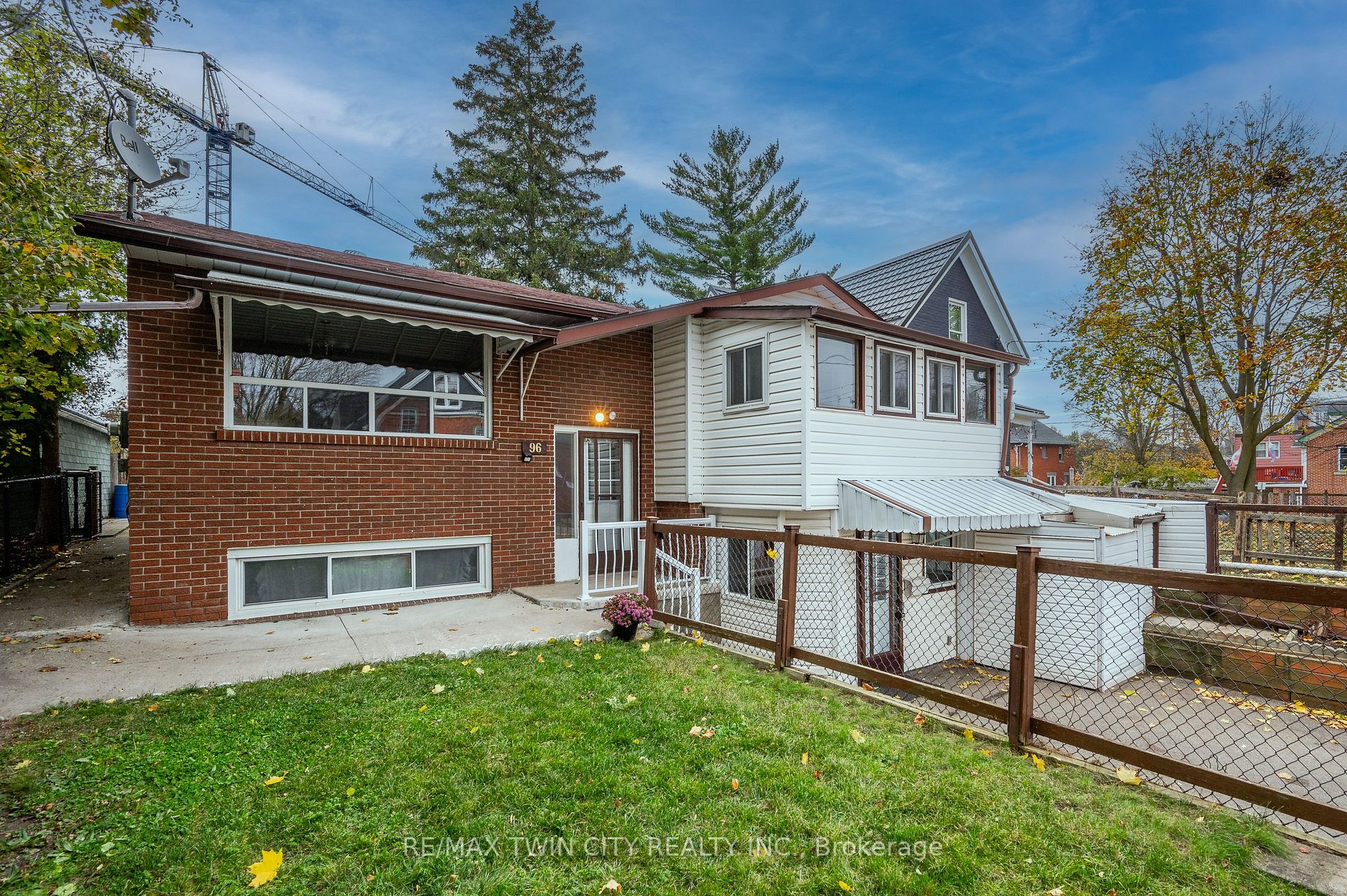 96 Waterloo St