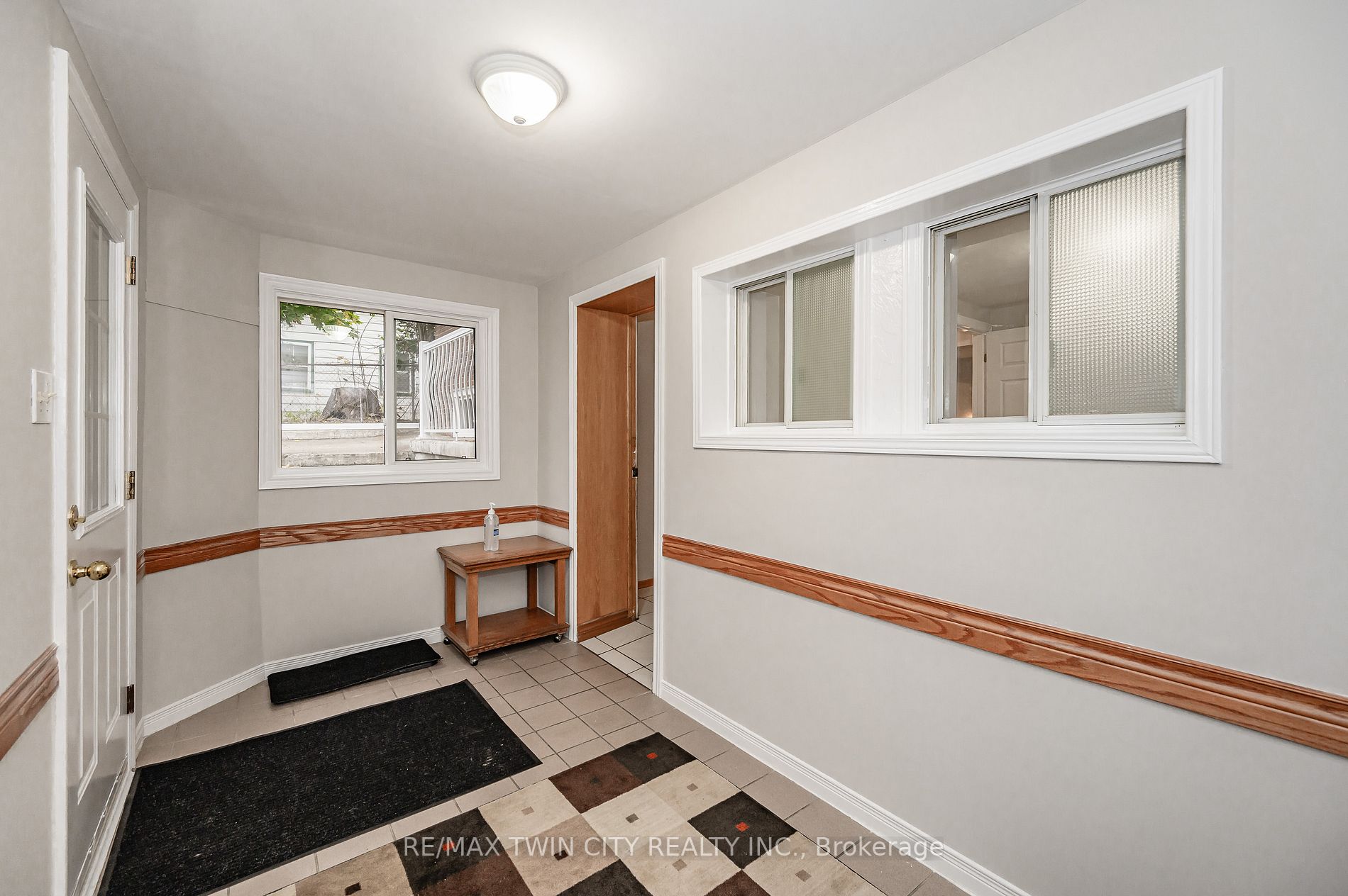 96 Waterloo St