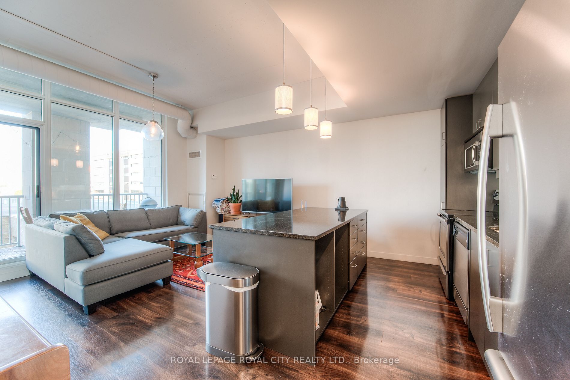 191 King St S, #303