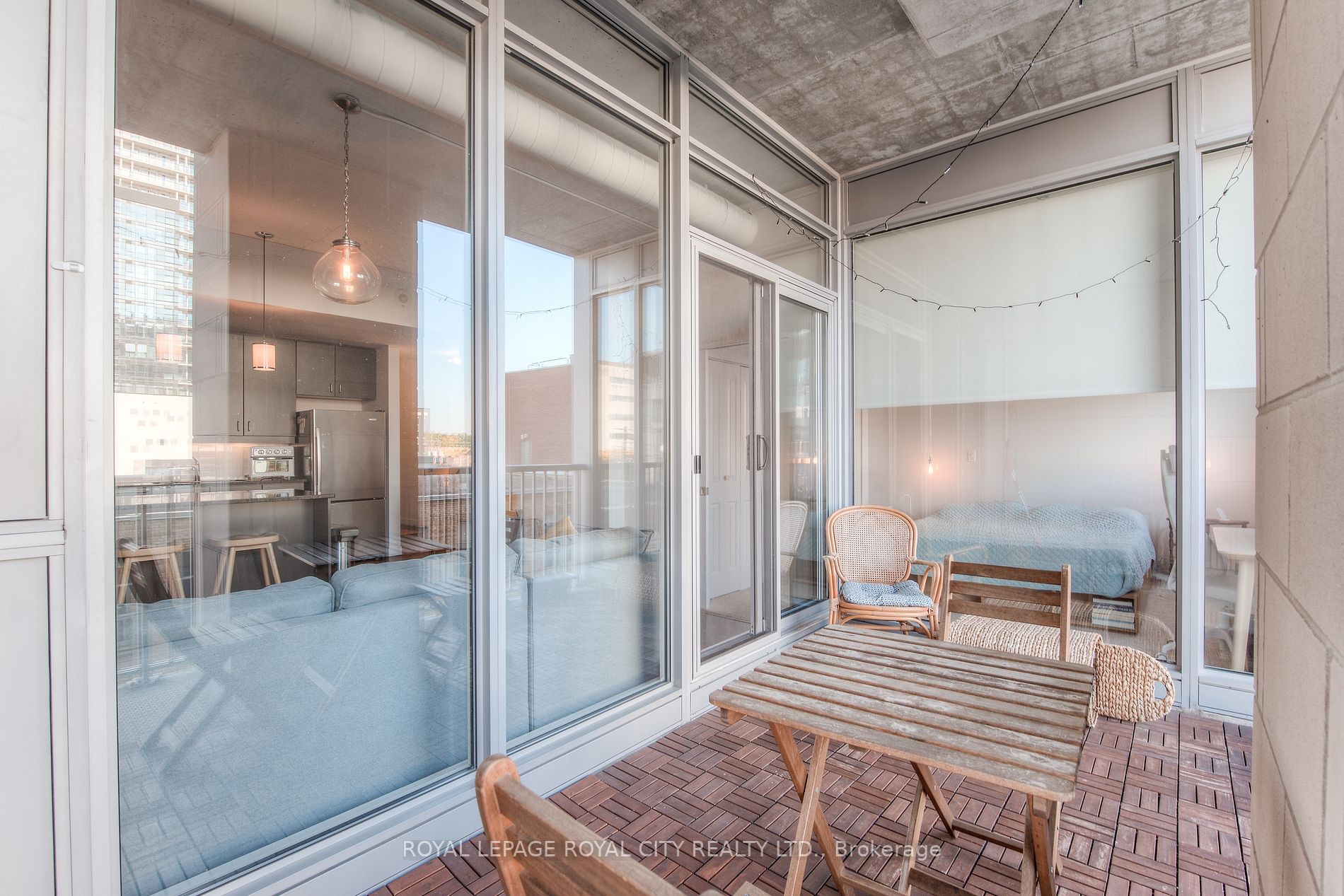 191 King St S, #303