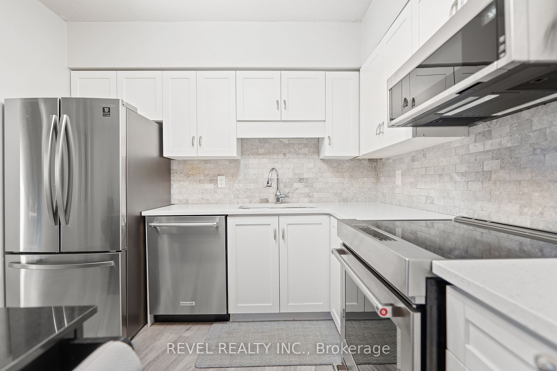9 Bonheur Crt, #912