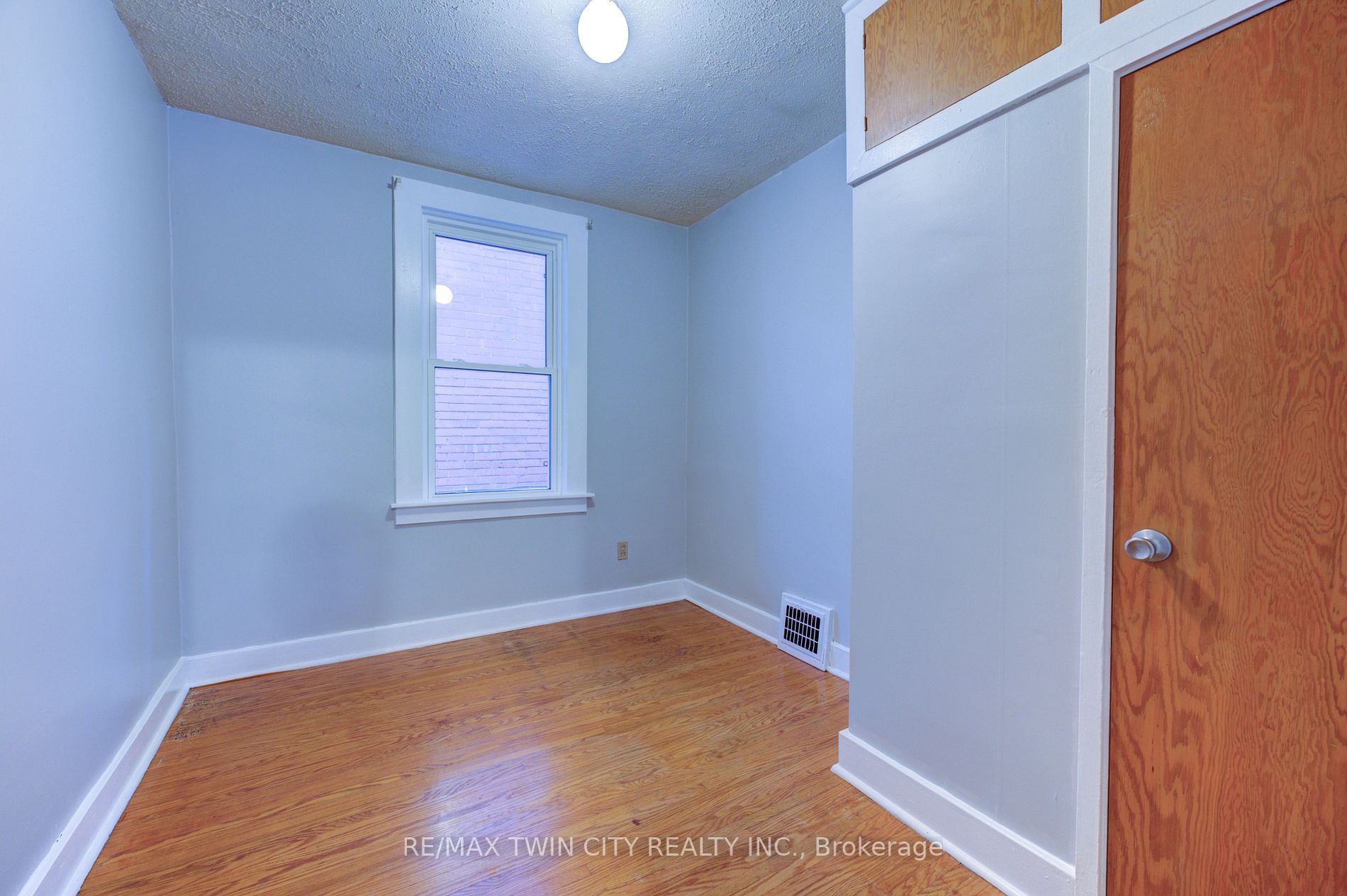 93 Arthur St