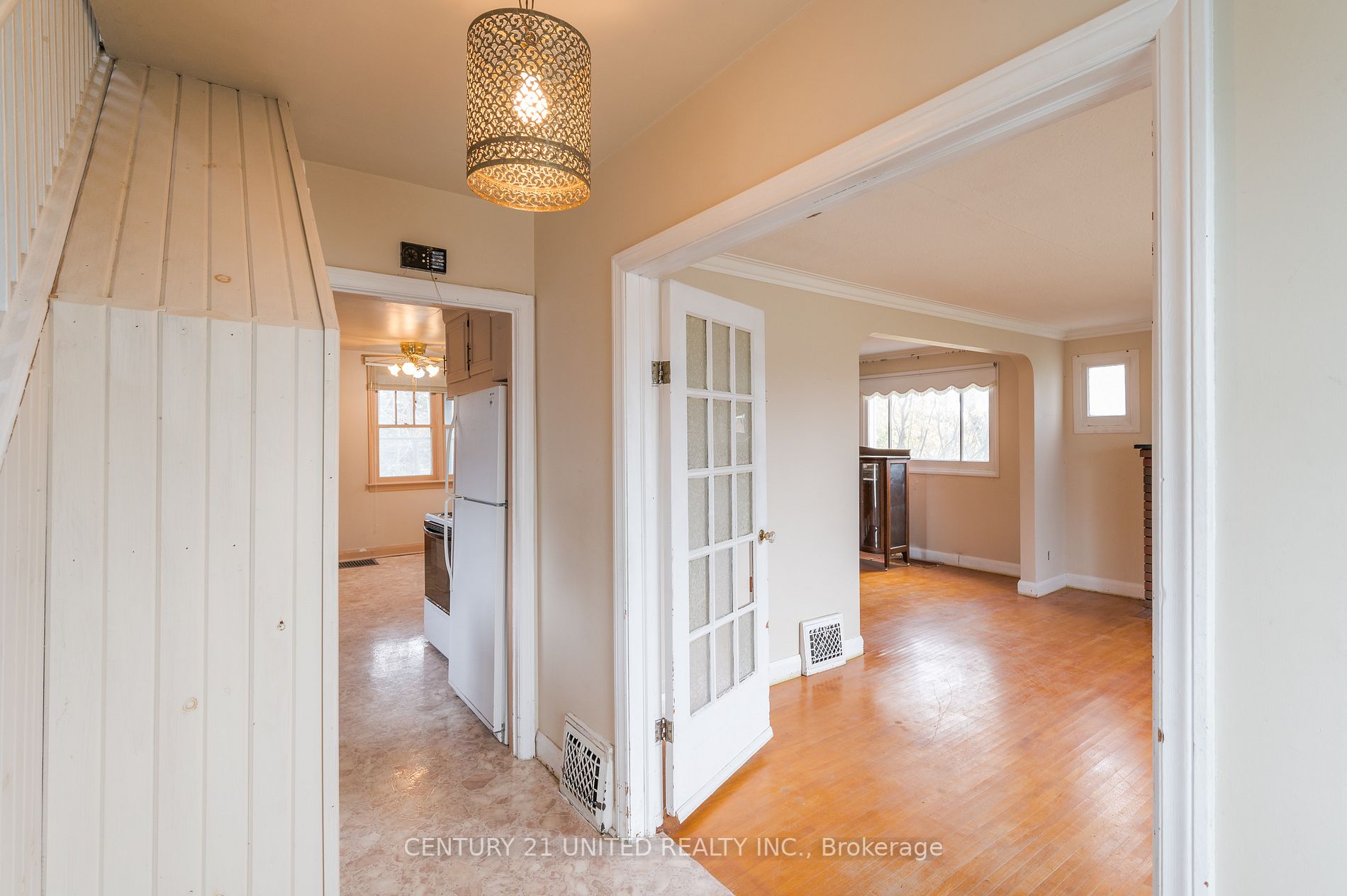 212 Rogers St W