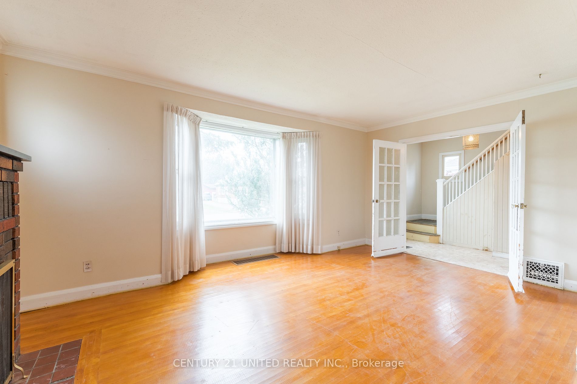 212 Rogers St W