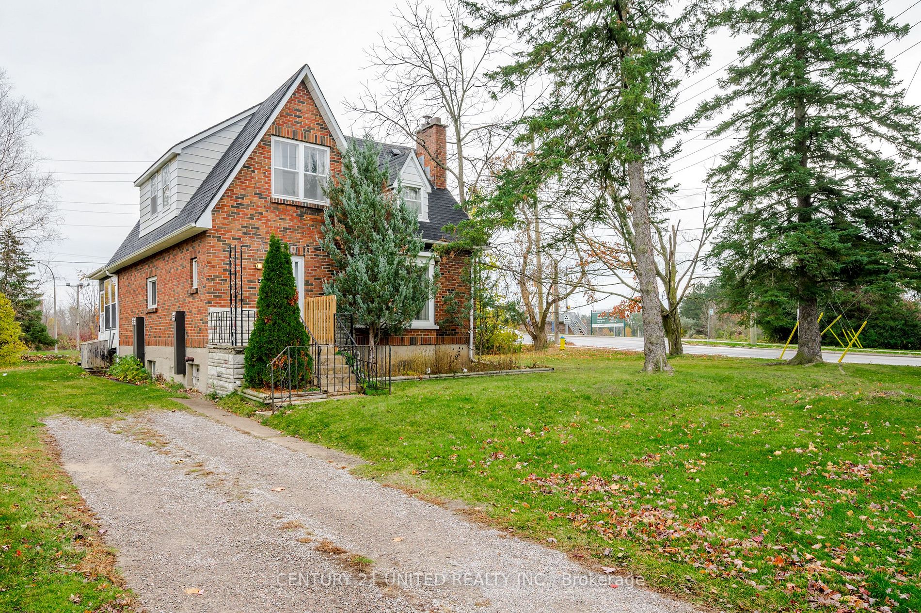 212 Rogers St W