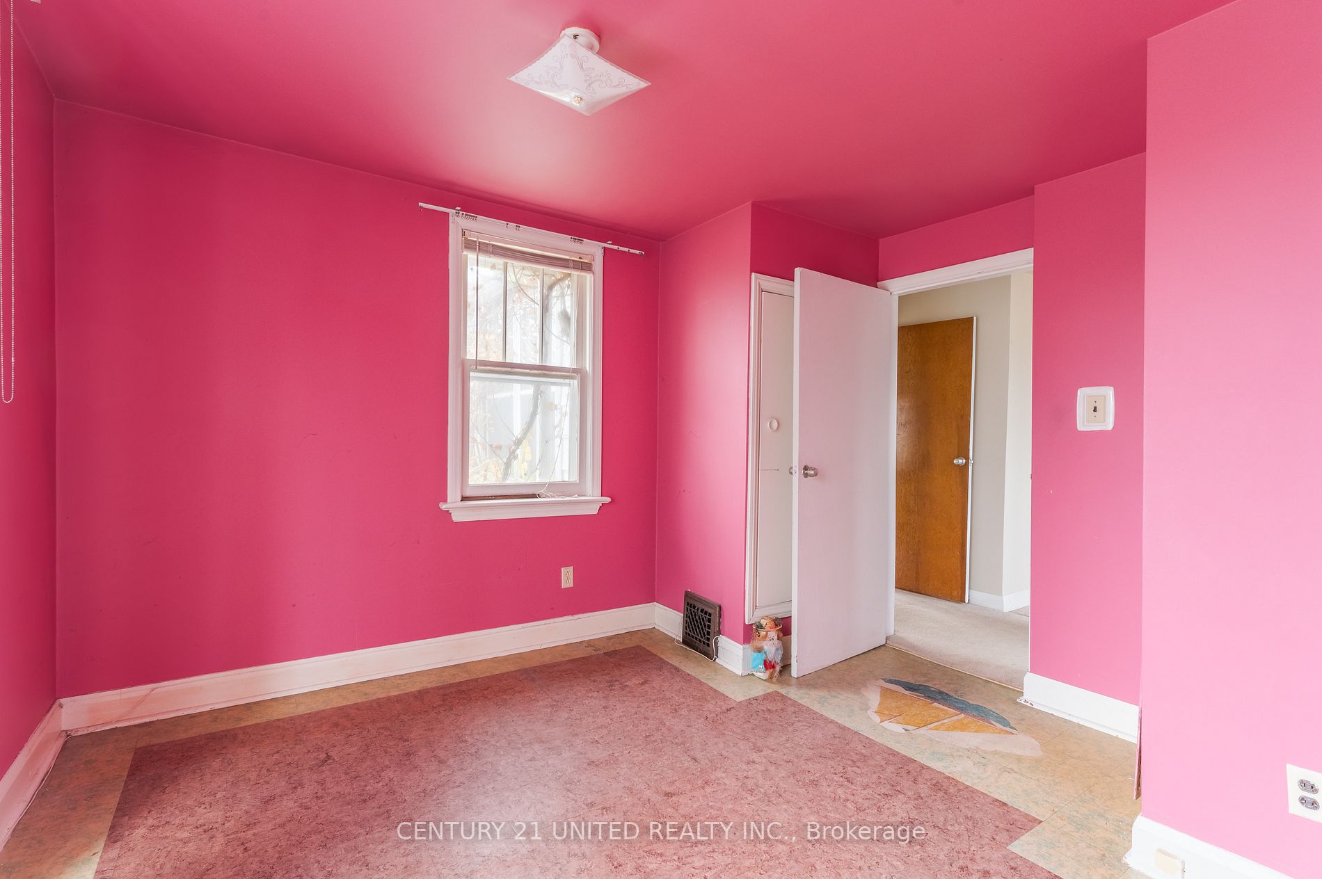 212 Rogers St W