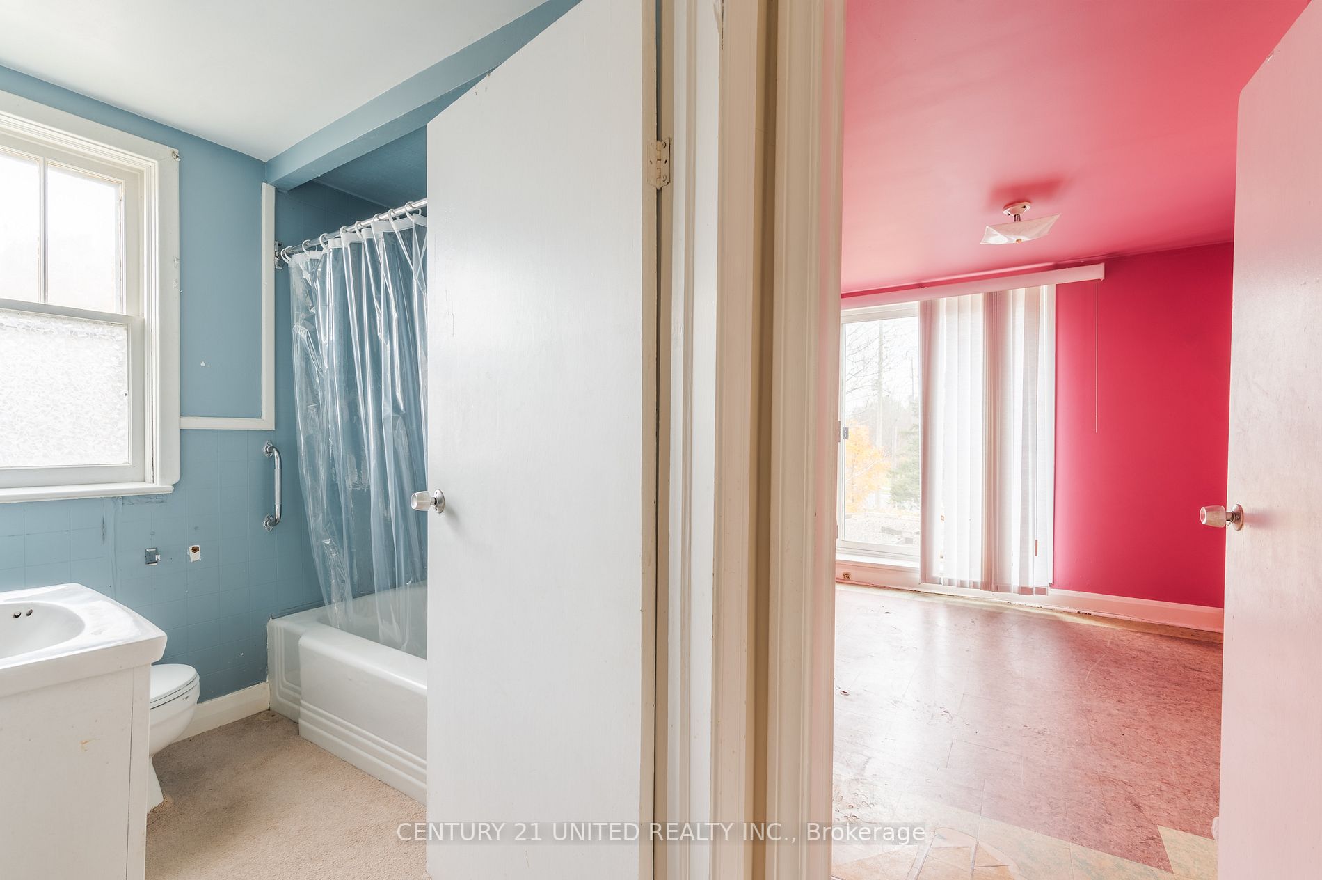 212 Rogers St W