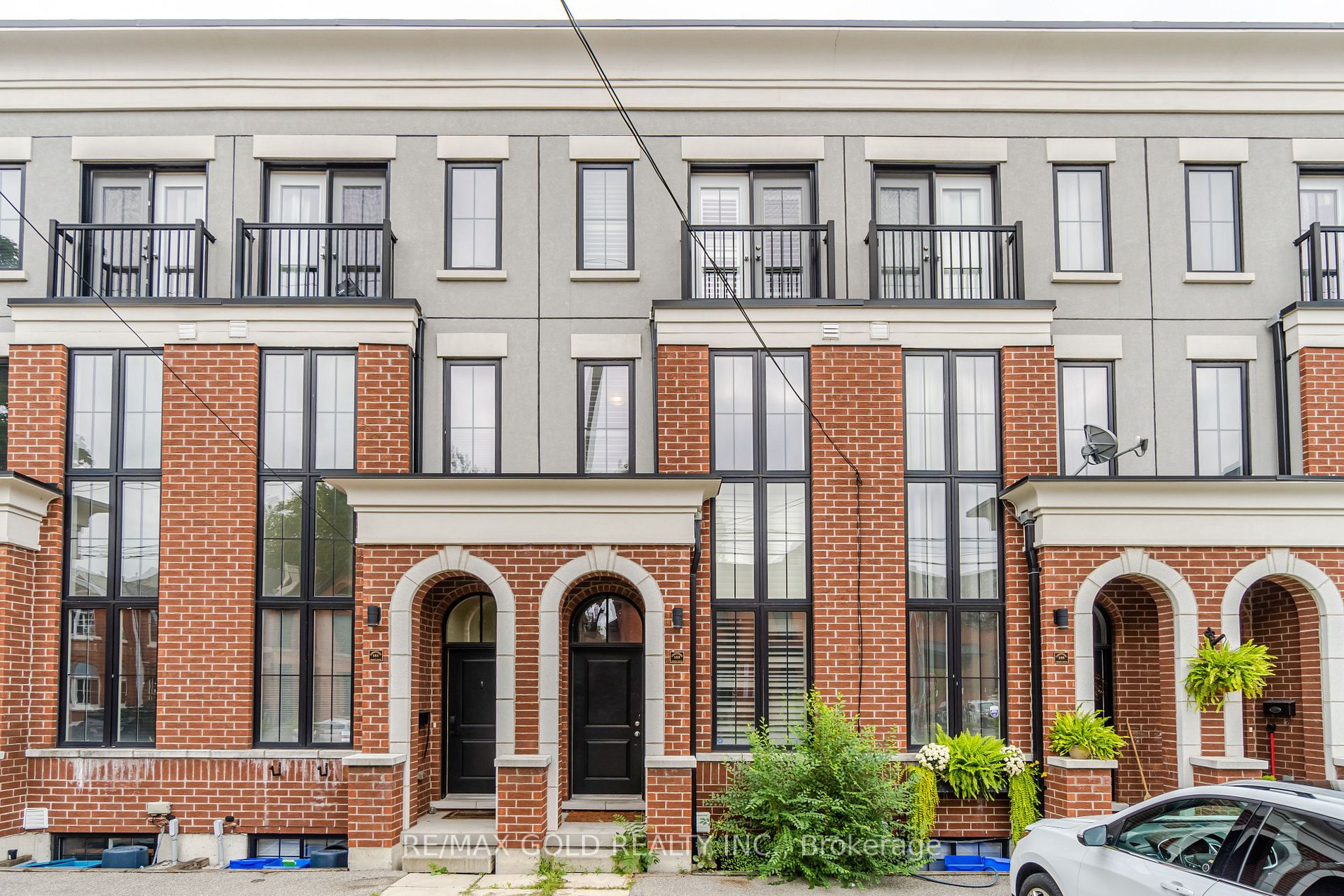 153 Walnut St S