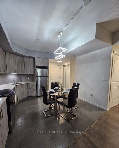 560 North Service Rd, #802